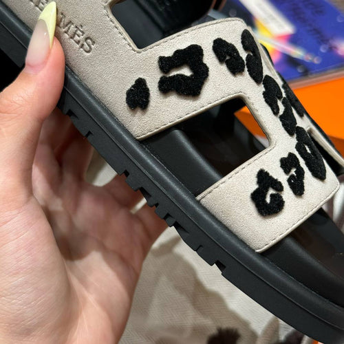 Hermes Chypre Sandals Beige Espuisse Chamois - Detail